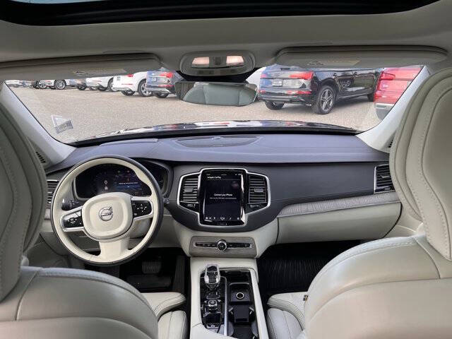 2023 Volvo XC90 Recharge T8 Ultimate Dark Theme