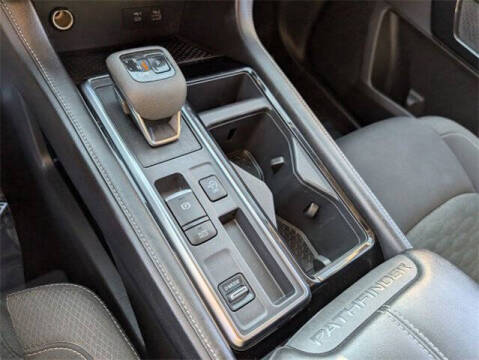 2022 Nissan Pathfinder SV