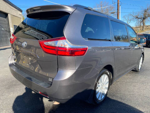 2017 Toyota Sienna LE 7-Passenger