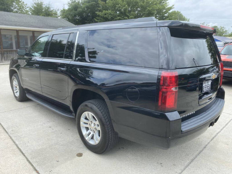 2020 Chevrolet Suburban LT photo 3