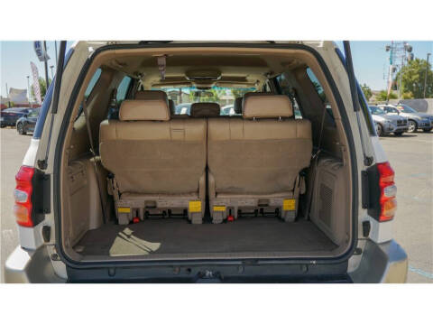 2004 Toyota Sequoia SR5