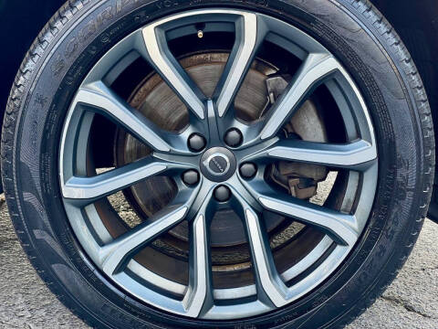 2016 Volvo XC90 T6 Momentum