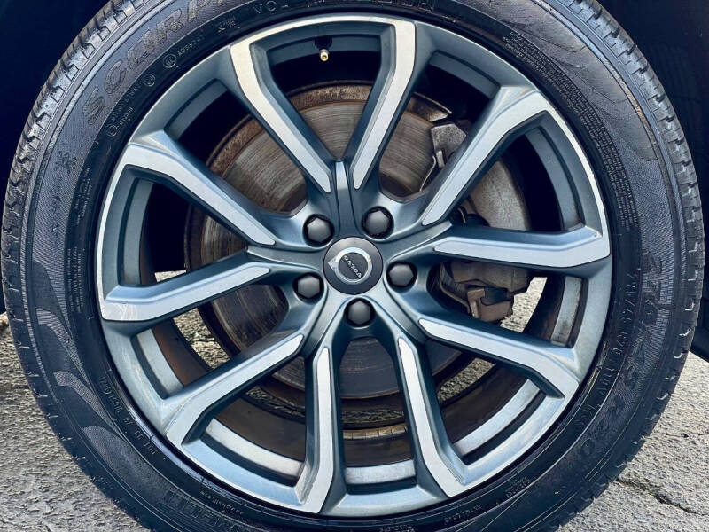 2016 Volvo XC90 T6 Momentum