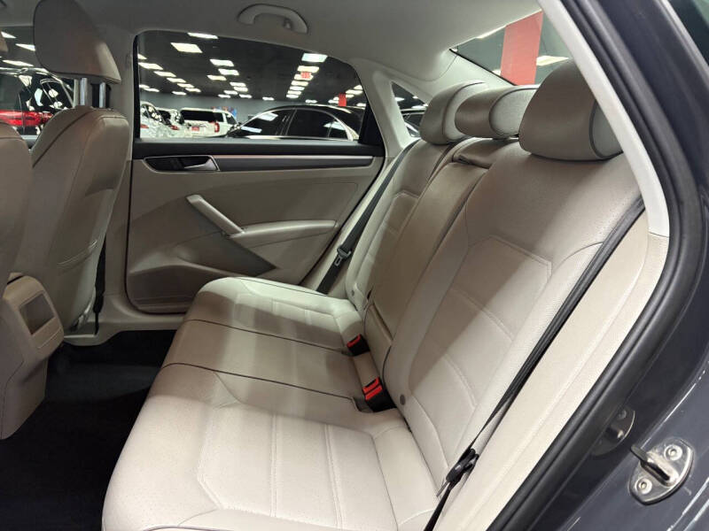 2017 Volkswagen Passat 1.8T R-Line