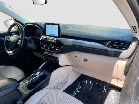 2022 Ford Escape Titanium