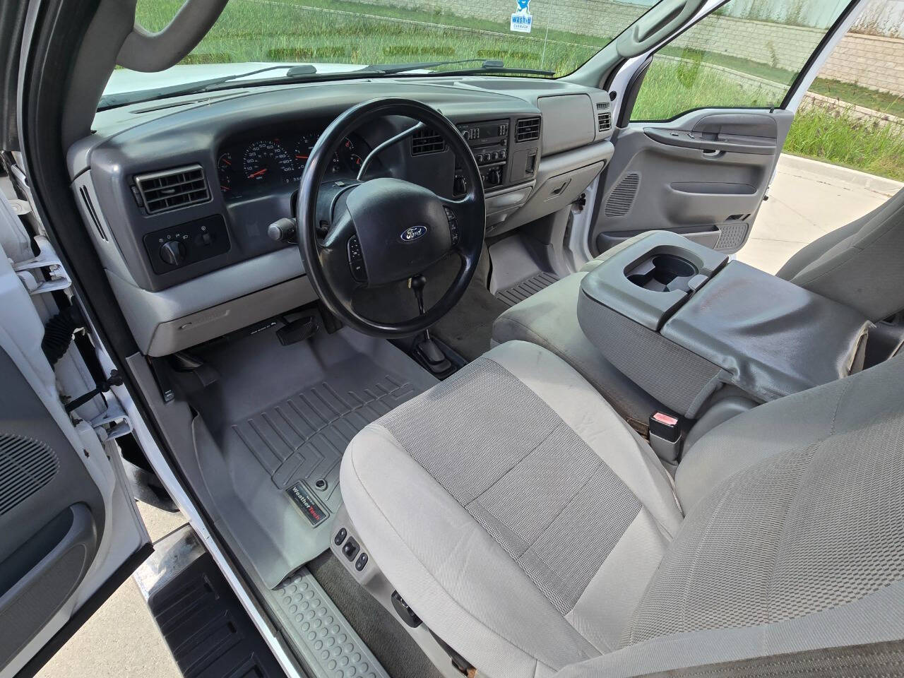 2004 Ford F-550 Super Duty 8