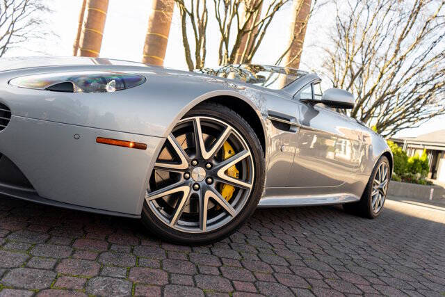2015 Aston Martin V8 Vantage 13