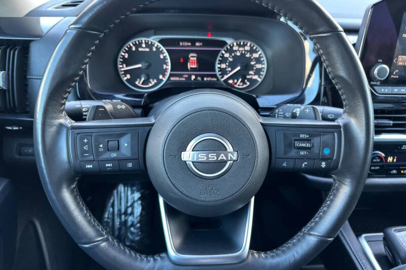 2024 Nissan Pathfinder SV