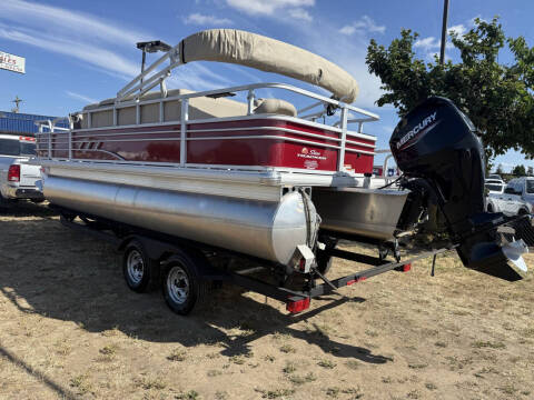 2021 Sun Tracker 20 DLX