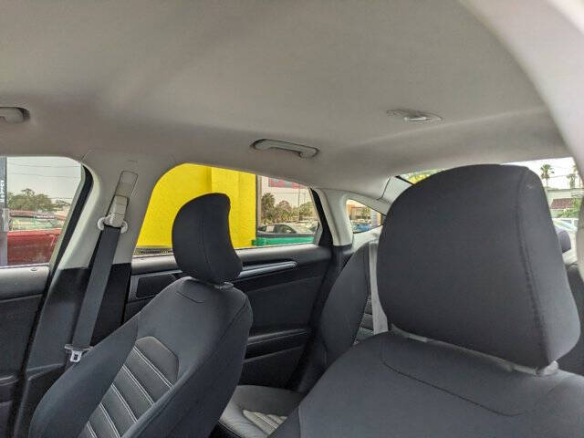 2015 Ford Fusion 16