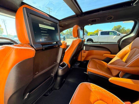 2025 Chrysler Pacifica Plug-In Hybrid Pinnacle