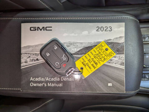 2023 GMC Acadia SLT