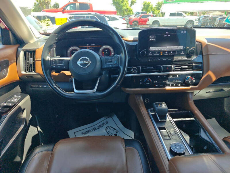 2023 Nissan Pathfinder Platinum