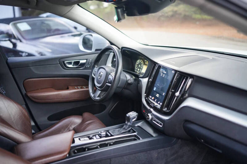 2019 Volvo XC60 T6 Momentum