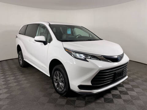 2023 Toyota Sienna LE 8-Passenger