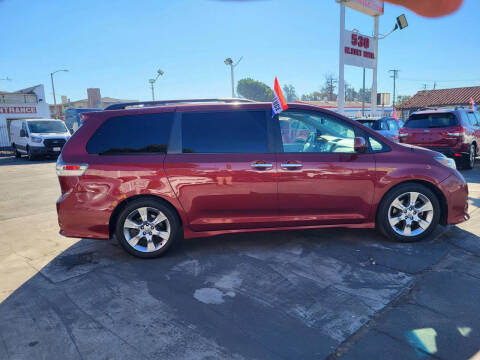 2013 Toyota Sienna SE 8-Passenger