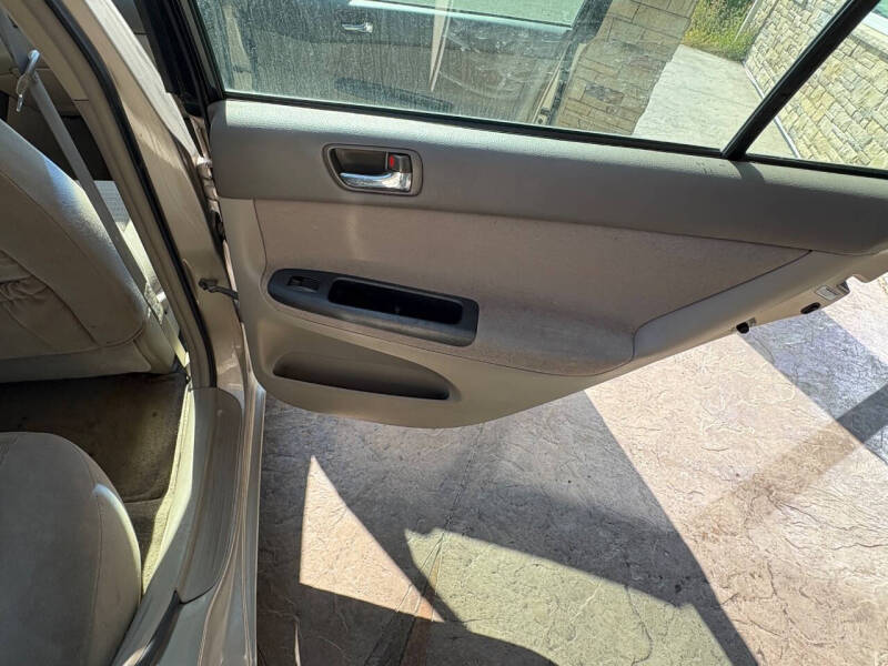 2005 Toyota Camry LE