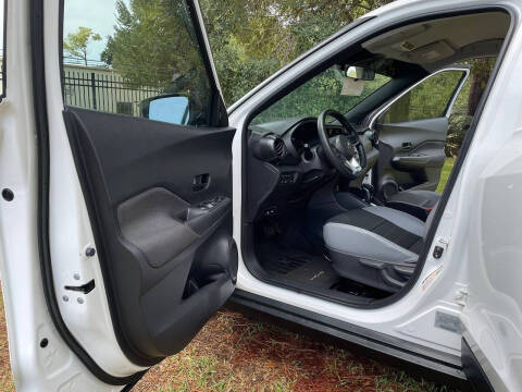 2023 Nissan Kicks SV