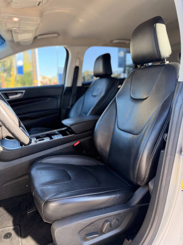 2020 Ford Edge Titanium