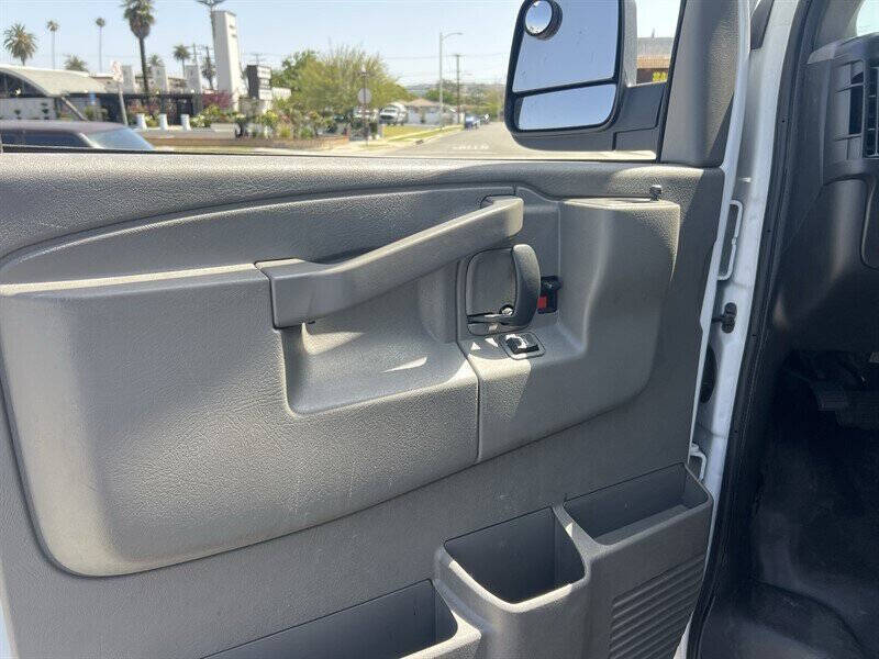 2023 GMC Savana 2500