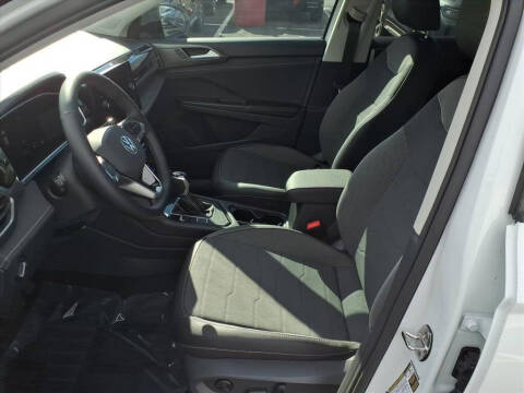 2026 Volkswagen Taos SE Black