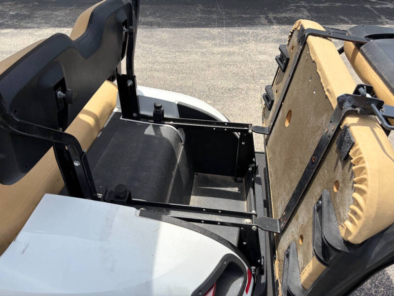 2018 E-Z-GO  Shuttle 4
