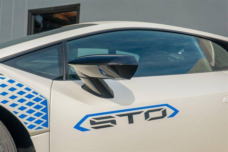 2022 Lamborghini Huracan STO