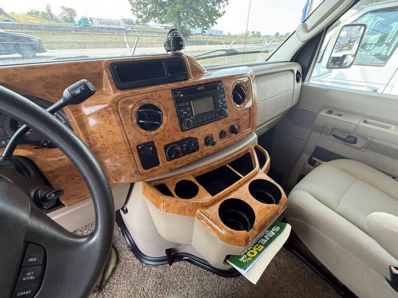 2010 Thor Motor Coach Four Winds 23A