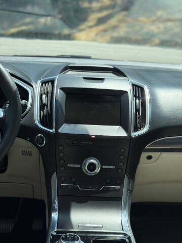 2020 Ford Edge Titanium