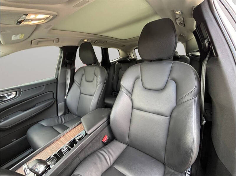 2023 Volvo XC60 B5 Plus Bright Theme