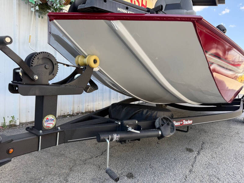 2022 Tracker Classic XL