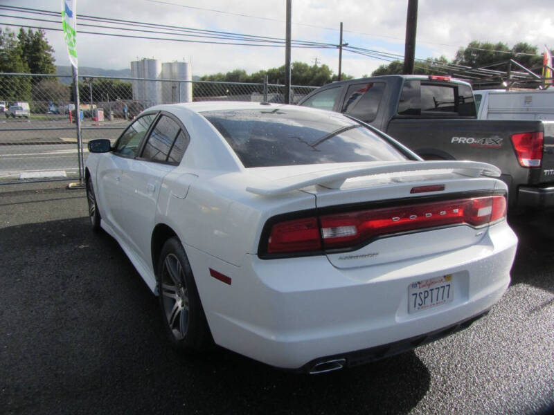 2014 Dodge Charger SXT photo 4