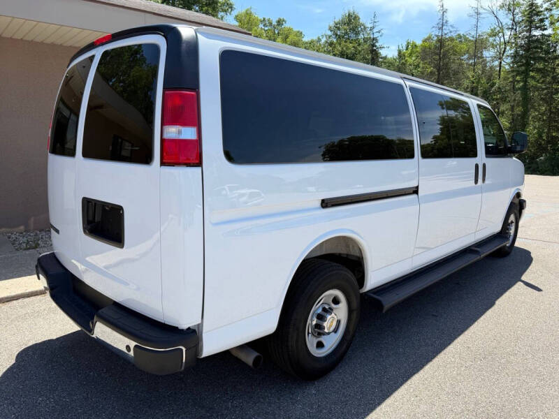 2025 Chevrolet Express LT 3500