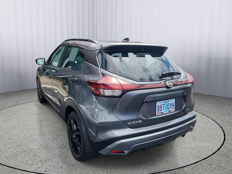 2022 Nissan Kicks SR