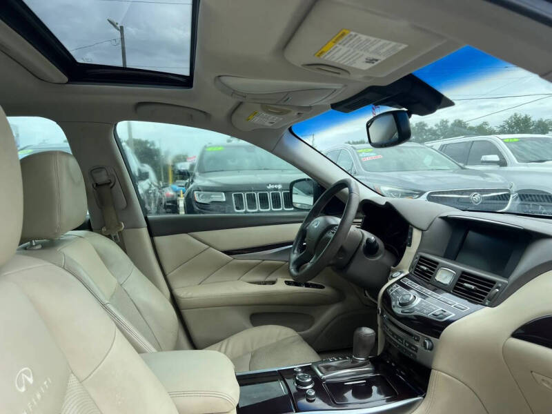 2012 Infiniti M37