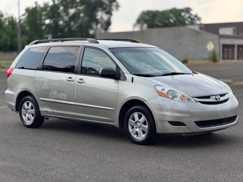 2010 Toyota Sienna LE 7-Passenger