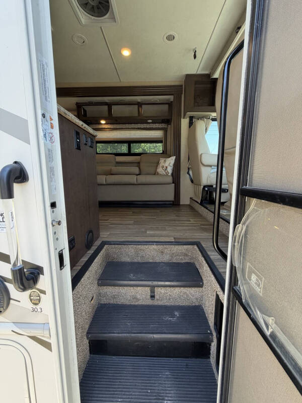 2018 Thor Motor Coach Ace 30.3