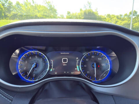 2027 Chrysler Pacifica Select
