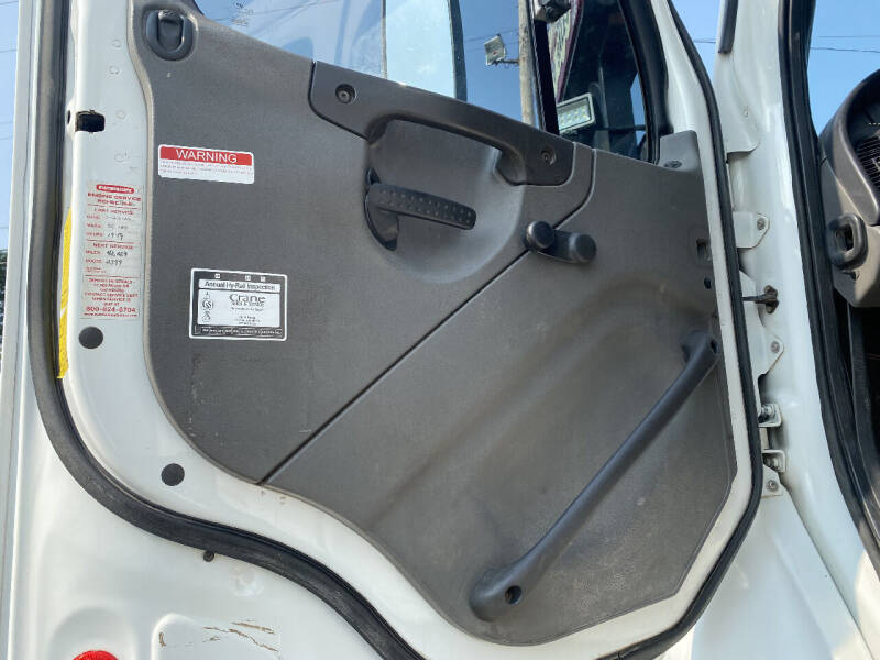 2007 Freightliner M2 106