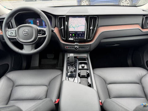 2023 Volvo XC60 B5 Plus Bright Theme