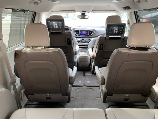 2017 Chrysler Pacifica Touring-L Plus