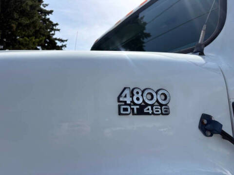 2001 International 4800