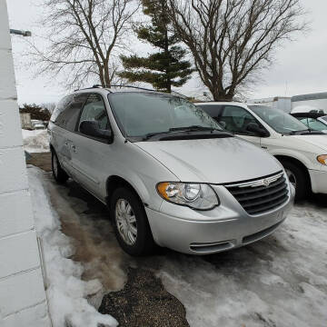 2007 Chrysler Town and Country for sale at Cox Cars & Trux in Edgerton WI