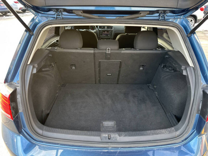 2019 Volkswagen Golf SE