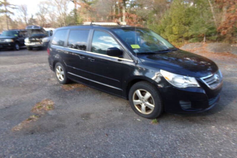 2011 Volkswagen Routan SE photo 3