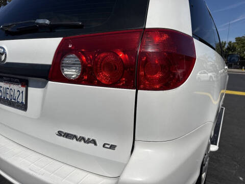 2006 Toyota Sienna CE 8 Passenger