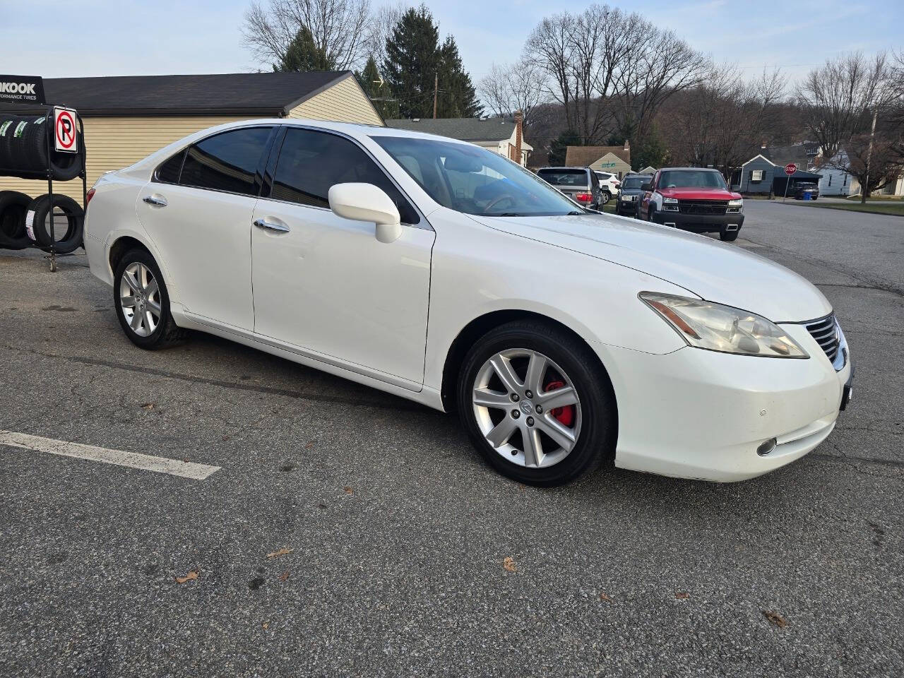 2007 Lexus ES 350 for sale at QUEENSGATE AUTO SALES in York, PA