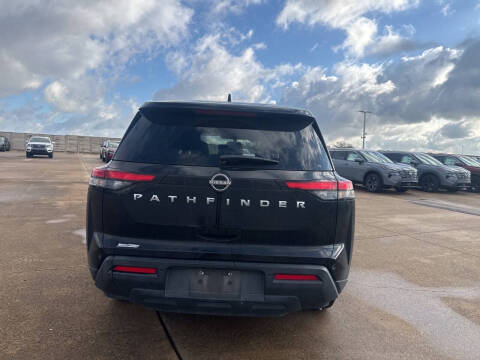 2022 Nissan Pathfinder S