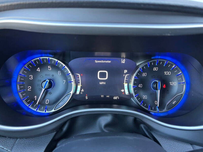 2027 Chrysler Pacifica Select