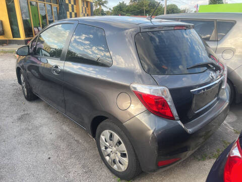 2014 Toyota Yaris 3-Door LE